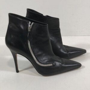Manolo Blahnik Elegant Black Leather Women's Heels Ankle Boots Size 41